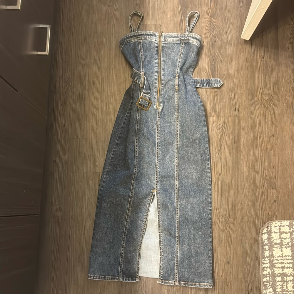 SO brand jean dress with belt. Size XS. Only worn a few times.